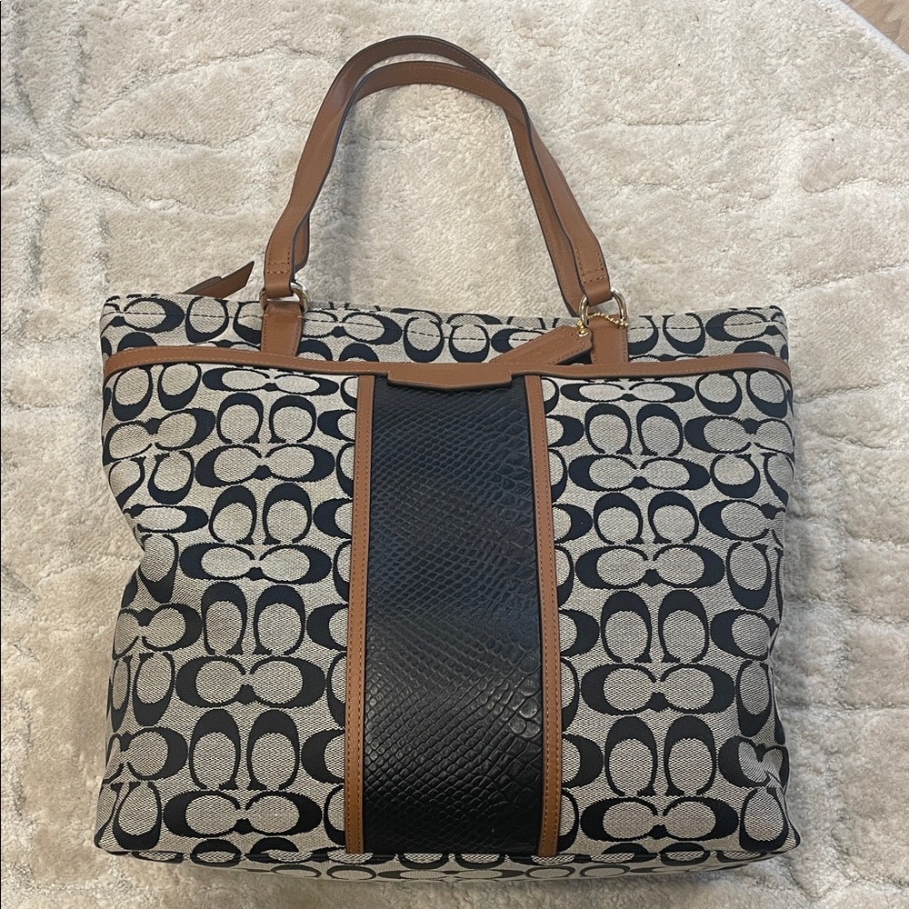 New vintage Coach Stylish Black and Tan Women's Tote Bag